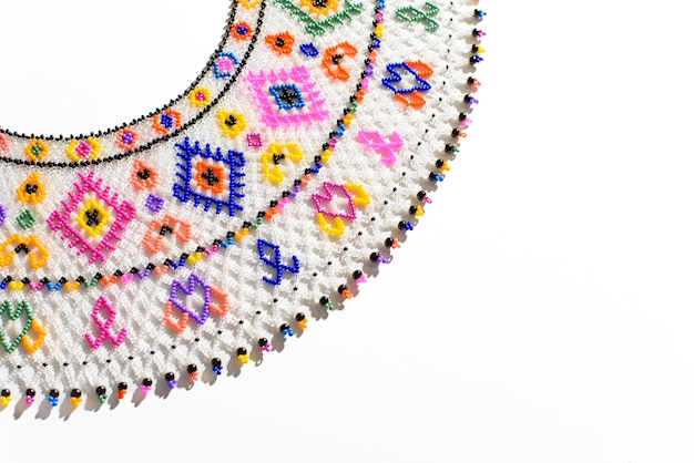 broderie traditionala colorata